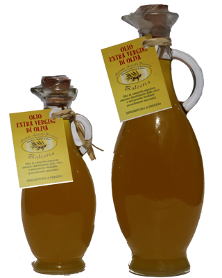 Olio extra Vergine di Oliva in una caraffa di vetro